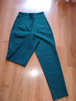 Pantalón verde de Zara