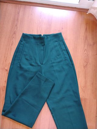Pantalón verde de Zara