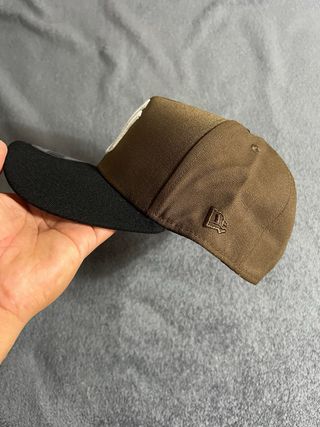 Gorra New Era 9Forty SnapBack NY Marrón y Negro