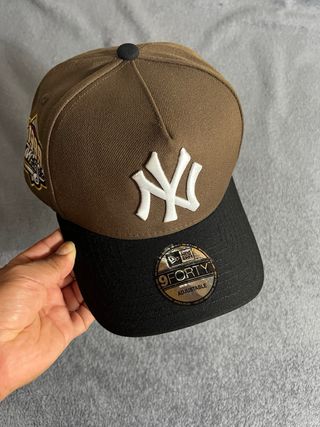 Gorra New Era 9Forty SnapBack NY Marrón y Negro