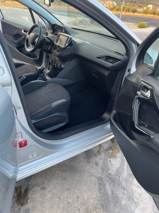 Peugeot 208 2016