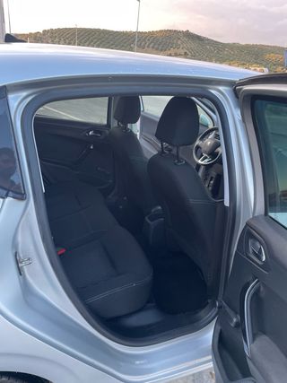 Peugeot 208 2016