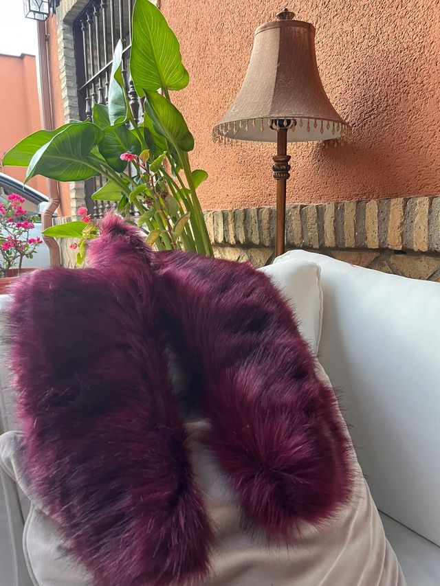 Cuello pelo sintético berenjena