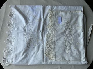 Lenzuola antiche in cotone con pizzo