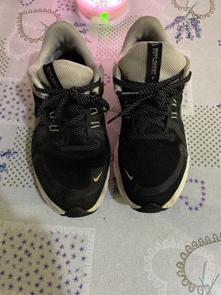Zapatillas Nike Negras y Doradas