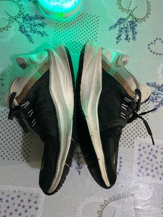 Zapatillas Nike Negras y Doradas