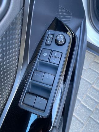IMPECABLE ESTADO!!! TOYOTA C-HR 1.8 125H Advance 