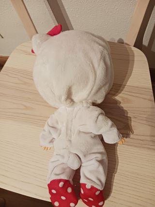 Bebé Llorón con Pijama de Fresas