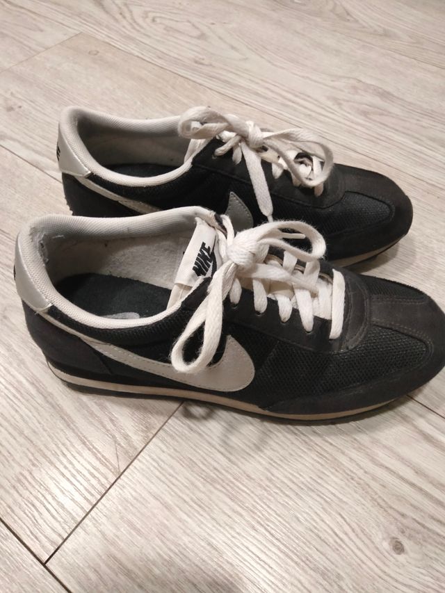 Zapatillas Nike Negras y Blancas