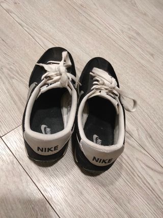 Zapatillas Nike Negras y Blancas