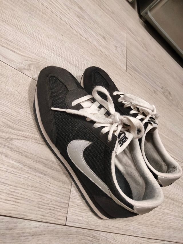 Zapatillas Nike Negras y Blancas