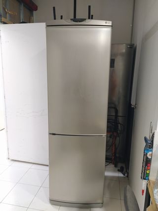 Nevera LG plateada altura 1.88 con garantía