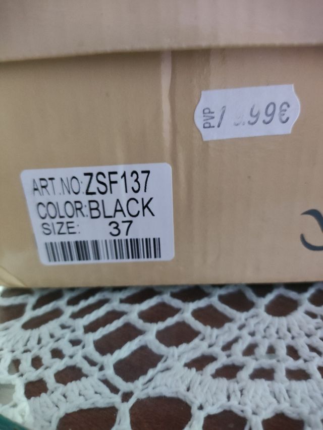 Zapatos negros ,cómodos, sin tener que agacharse .