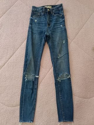 Pantalón vaquero Stradivarius