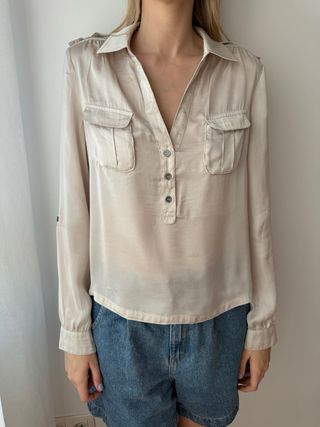 Blusa beige arremangable talla M