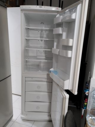 Nevera LG blanca altura 1.88 con garantía