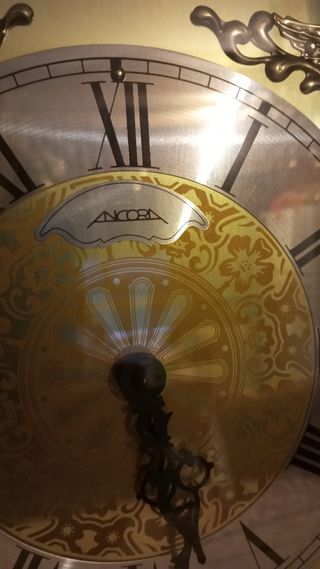 Reloj de pie antiguo Áncora