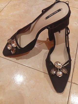 Zapatos Zara Basic Talla 40 Negros Joyas. 