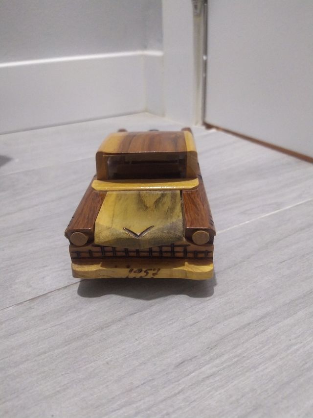 Coche Madera Artesanal Cuba