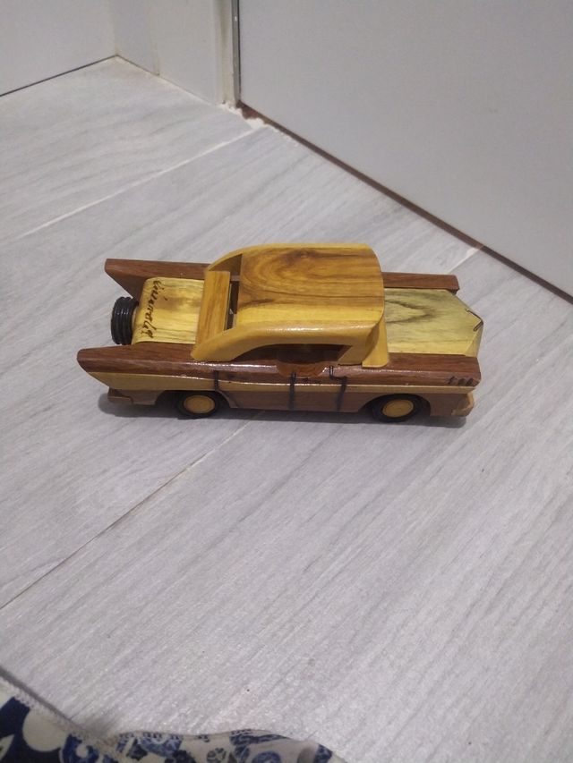 Coche Madera Artesanal Cuba