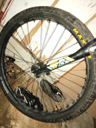Bicicleta de montaña stunt verde megamo
