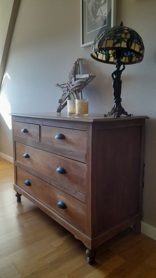 Cómoda de madera rústica