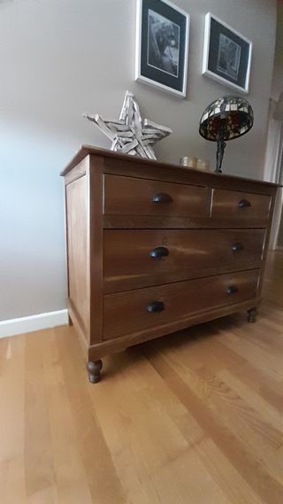 Cómoda de madera rústica