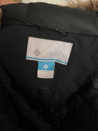 Abrigo Negro Columbia con Capucha 