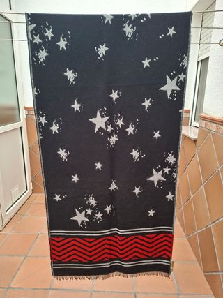 Bufanda/Chal reversible en negro-rojo-gris