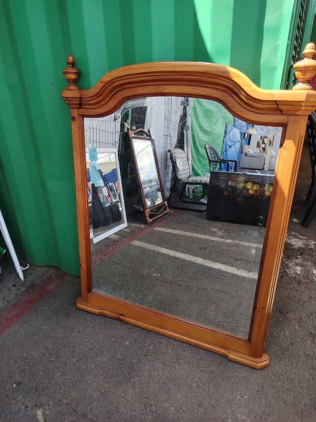 Espejo grande de madera y cristal