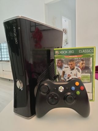 Xbox 360 con FIFA 10 y mando