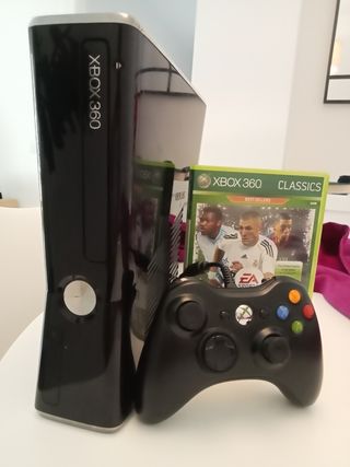 Xbox 360 con FIFA 10 y mando
