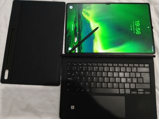 Samsung Galaxy S8 Ultra SM-X900 con Teclado