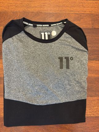 Camiseta 11 Degrees Gris y Negra
