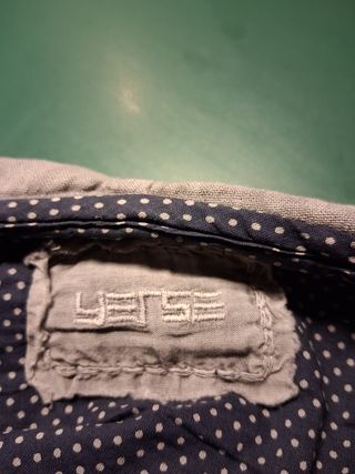 Camisa de franela con capucha y coderas.