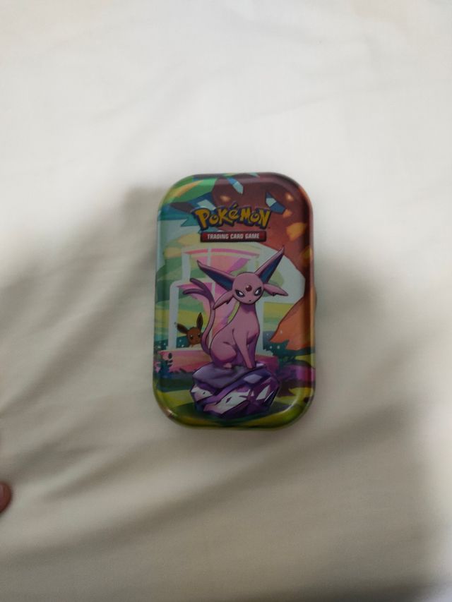 Minilatas Pokémon Evoluciones Prismáticas Español