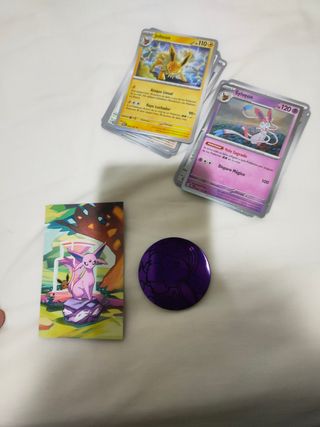 Minilatas Pokémon Evoluciones Prismáticas Español