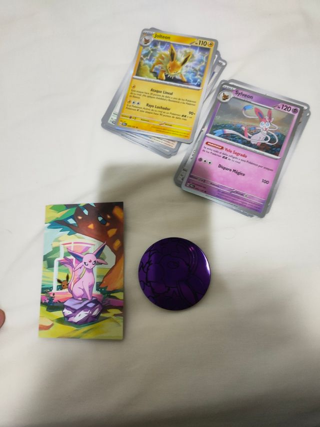 Minilatas Pokémon Evoluciones Prismáticas Español