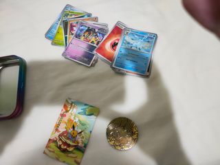 Minilatas Pokémon Evoluciones Prismáticas Español