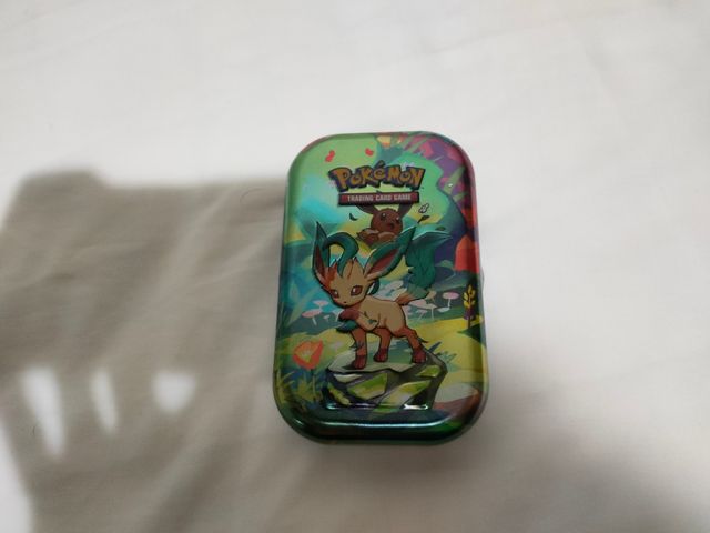 Minilatas Pokémon Evoluciones Prismáticas Español