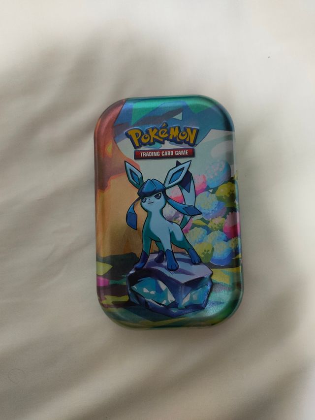 Minilatas Pokémon Evoluciones Prismáticas Español