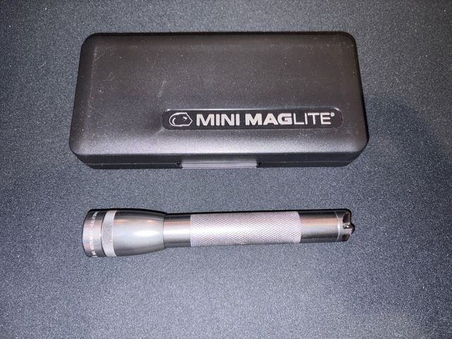 Mini Maglite Linterna con Estuche