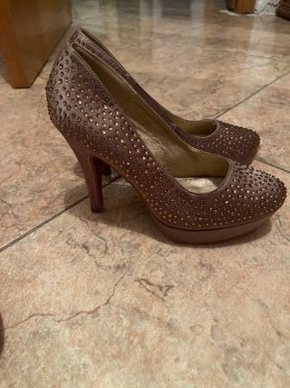 Zapatos de tacón con pedrería