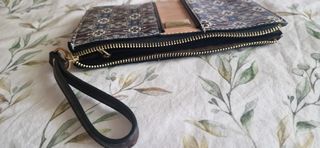 Cartera pequeña, de mano estampada, marca Verde.