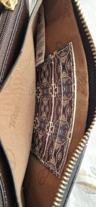 Cartera pequeña, de mano estampada, marca Verde.