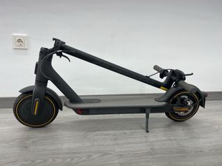 Patinete Eléctrico Xiaomi Scooter Essential