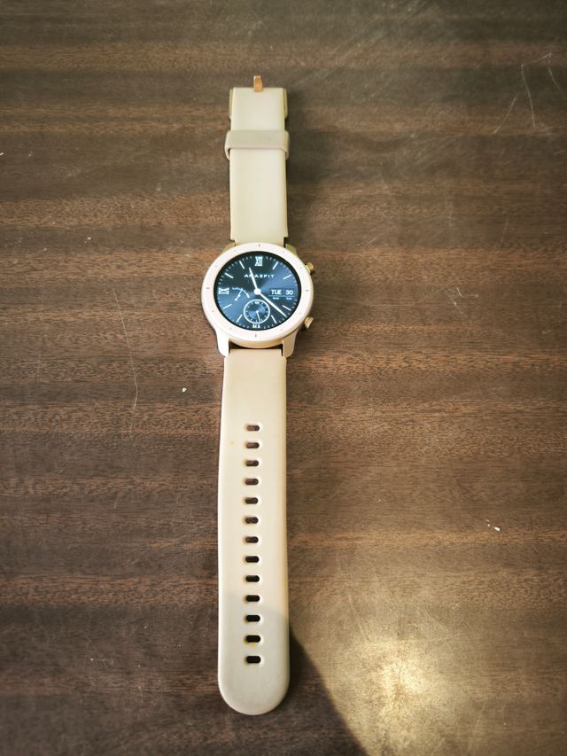 Amazfit GTR 42mm Beige/Oro Unisex