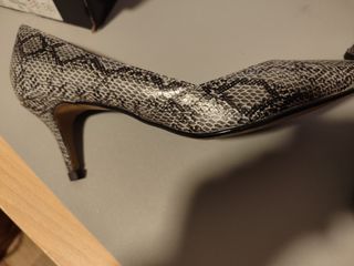 Zapatos Salón CORTefiel Tacón Bajo Piel Serpiente