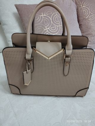 Bolso rosa maquillaje