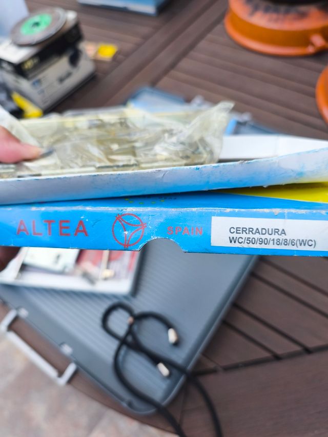 Cerradura de puerta dorada